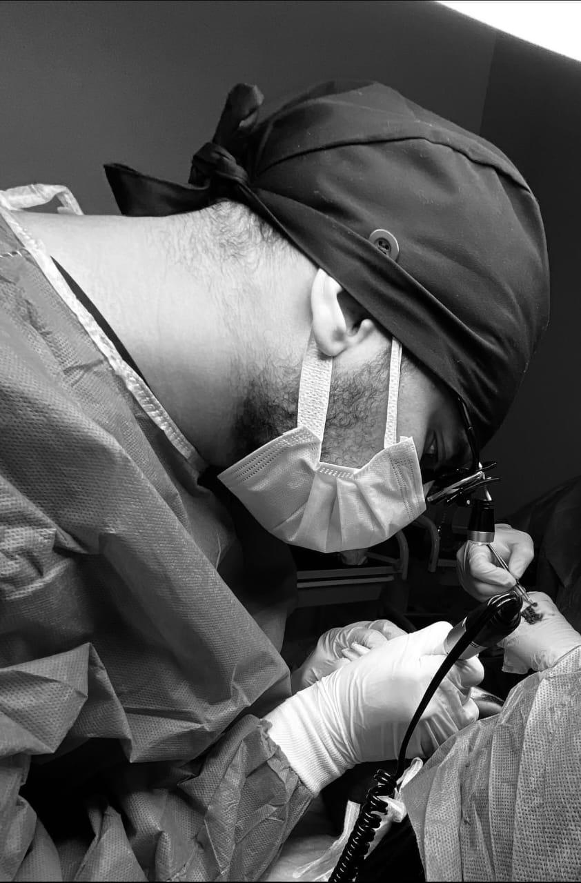 د. محمد حازم أخصائي الشعر والجلدية في مركز Istanbul Hair Clinic بالمعادي